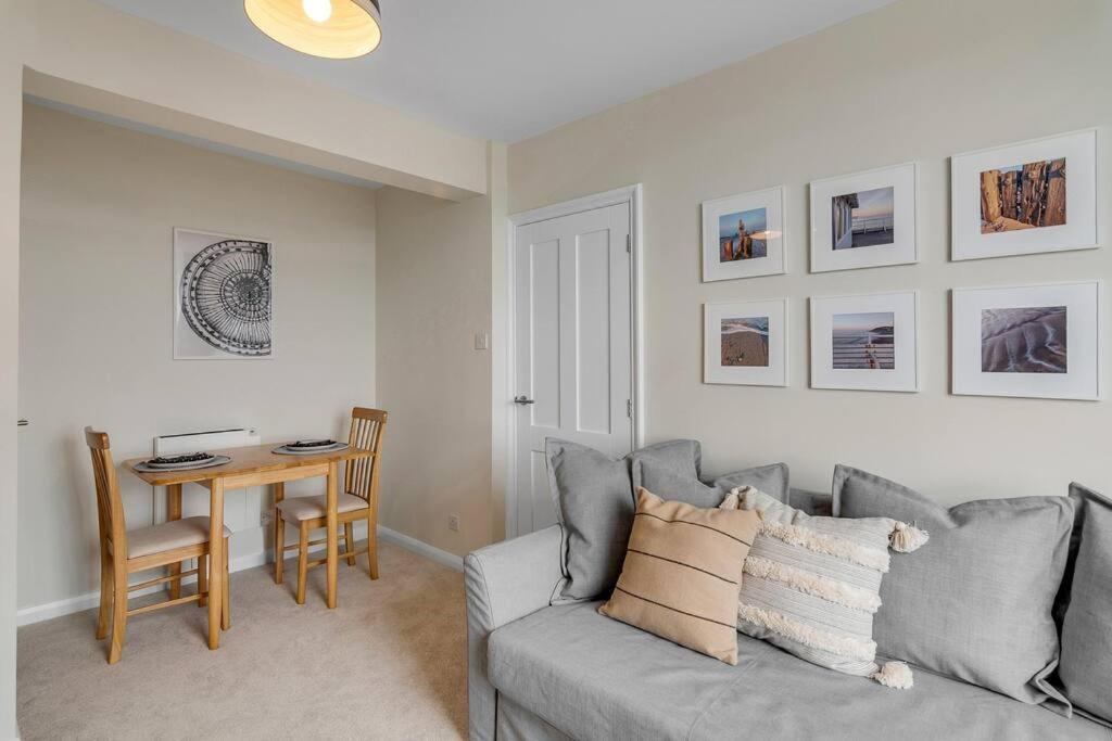 1-Bed Seaside Apartment With Parking Cromer Exterior foto